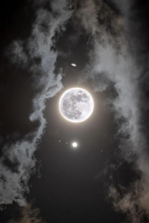 كالقمر 🌜